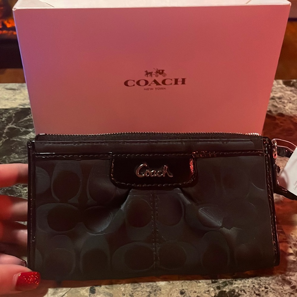 Coach signature zippy wallet wristlet with black patent leather